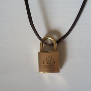 Rare Vintage Unisex Lock Charm Can Wear as Necklace Pendant Choker Apple iPhone